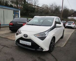 Toyota Toyota Aygo AYGO x-play club.AUTOMATIC Gebrauchtwagen