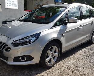 Ford Ford S-MAX 2.0 TDCI Titanium AWD LED&AHK&Navi Gebrauchtwagen