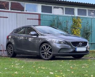 Volvo Volvo V40 D2 Momentum Panorama, AHK, Kamera Gebrauchtwagen