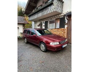 Volvo Volvo V70 2.4 Liter, 5 Zylinder, 7 Sitzer, 4. H Gebrauchtwagen