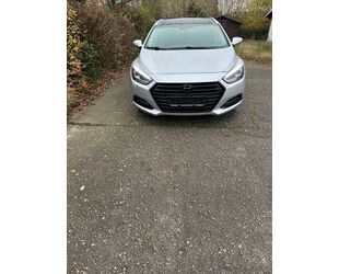 Hyundai Hyundai i40 1.7 CRDi 104kW blue Premium DCT Premiu Gebrauchtwagen