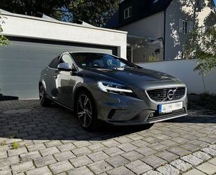 Volvo Volvo V40 T3 R Design 18 AHK*LED*Klima*8fachAlu*Na Gebrauchtwagen