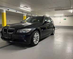 BMW BMW 320d Touring, Panorama, Navi, Tempo, 8- Fach Gebrauchtwagen