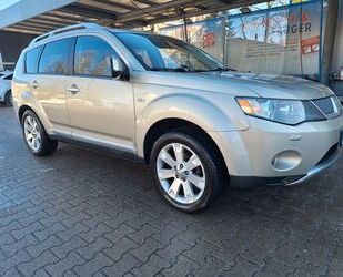 Mitsubishi Mitsubishi Outlander Instyle 4x4 AHK Leder Xenon 7 Gebrauchtwagen