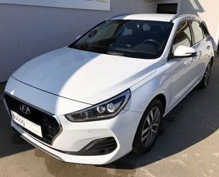 Hyundai Hyundai i30 Kombi 1.4 Kamera SHZ LHZ Navi Gebrauchtwagen