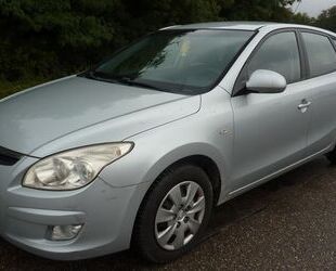 Hyundai Hyundai i30 1.4 Comfort *Klima * HU Neu Gebrauchtwagen