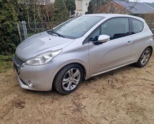 Peugeot Peugeot 208 1.6 Allure Automatik Leder Gebrauchtwagen