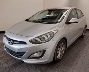 Hyundai Hyundai i30 Intro Edition *LEDER*SHZ*PDC*SCHECKHEF Gebrauchtwagen