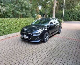 Hyundai Hyundai i30 cw 1.4 T-GDI DCT Premium 1.HAND + TAGE Gebrauchtwagen