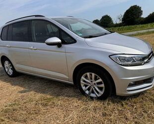 VW Volkswagen Touran 2.0 TDI ACC AHK SiHzg Klima Navi Gebrauchtwagen