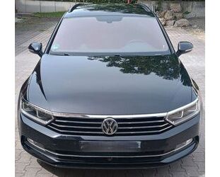 VW Volkswagen Passat Variant 2.0 R-Line AHK Kamera Gebrauchtwagen