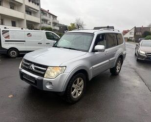 Mitsubishi Mitsubishi Pajero 3.2 DI-D Intense 7 Sitze Automat Gebrauchtwagen