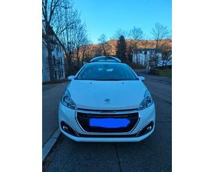 Peugeot Peugeot 208 PureTech 82 Active Active + 8-Fach Ber Gebrauchtwagen