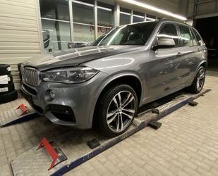 BMW BMW X5 M50d LED/Kamera/Standh./Komfortsitz/Glasdac Gebrauchtwagen