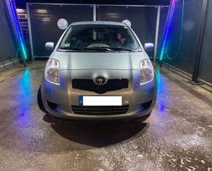 Toyota Toyota Yaris 1.3 | 2. Hand | Autom. | Parkhilfe Hi Gebrauchtwagen