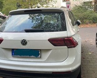 VW Volkswagen Tiguan 2.0 TDI SCR DSG Highline Highlin Gebrauchtwagen