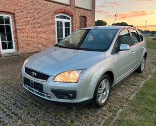 Ford Ford Focus Lim. Ghia*Automatik/TÜV NEU* Gebrauchtwagen