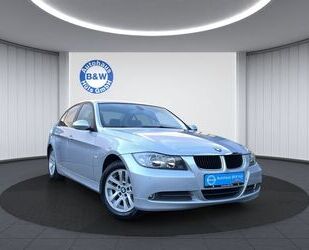 BMW BMW 3 Lim. 320i NAVI*LEDER*TEMPOMAT*GSD*HI-FI*SHZ Gebrauchtwagen