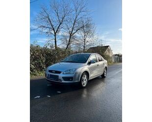 Ford Ford Focus 1,6 Ti-VCT Ghia / Klimaautomatic / TüV Gebrauchtwagen