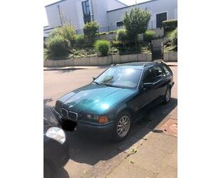 BMW BMW 316i Touring | E36 | Boston-grün metallic Gebrauchtwagen