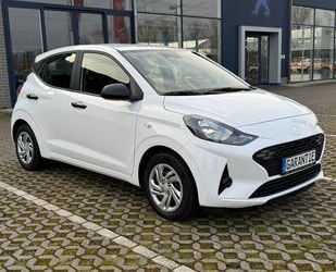 Hyundai Hyundai i10 1.0 *AUTOMATIK* Lenk + Sitzhzg * NAVI Gebrauchtwagen