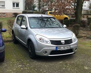 Dacia Dacia Sandero 1.6 MPI Lauréate Lauréate Gebrauchtwagen