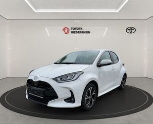 Toyota Toyota Yaris Hybrid Team D 1.5 LED+RFK+CARPLAY+SOF Gebrauchtwagen