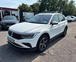 VW Volkswagen Tiguan Active 2.0 TDI / DSG / NAVI / AH Gebrauchtwagen