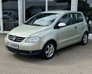 VW Volkswagen Fox Style 1,2 8-Fach Klima Metallic ALU Gebrauchtwagen