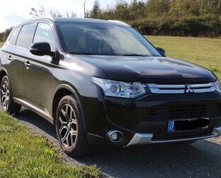 Mitsubishi Mitsubishi Outlander 2.2 DI-D 4WD 7Sitze Xenon Nav Gebrauchtwagen