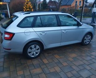 Skoda Skoda Fabia 1.0l MPI 44kW AMBITION COMBI AMBITION Gebrauchtwagen