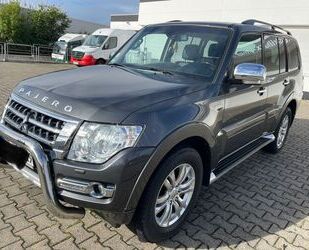 Mitsubishi Mitsubishi Pajero 3.2 DI-D Top,4x4,Xenon,Navi,7Sit Gebrauchtwagen