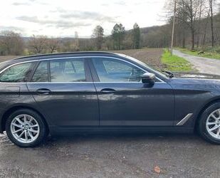 BMW BMW 520d Touring A - Garantie - AHK - Head-Up Gebrauchtwagen