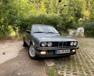 BMW BMW E30 318i Bj 1986 Cosmoblau Metallic Gebrauchtwagen