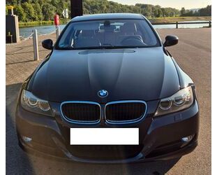 BMW BMW 320d AT/LEDER/XENON/TEMPOMAT/1.HAND/SCHECKHEFT Gebrauchtwagen