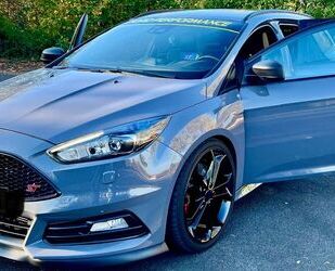 Ford Ford Focus Focus ST 2.0 . Leder-Sport-Paket Turnie Gebrauchtwagen