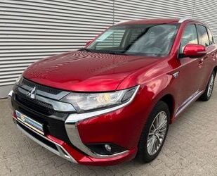 Mitsubishi Mitsubishi Outlander 2.4 MIVEC PLUG-IN HYBRID 4WD Gebrauchtwagen