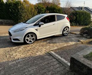 Ford Ford Fiesta 1,6 EcoBoost ST ST Gebrauchtwagen