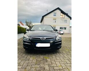 Hyundai Hyundai i30 CW 1.4 Kombi - Benziner - gepflegter Z Gebrauchtwagen