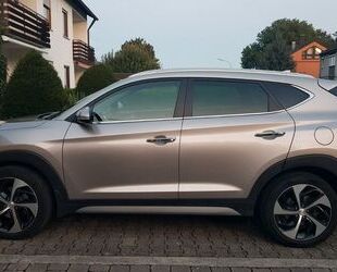 Hyundai Hyundai Tucson 2.0 CRDi 4WD Premium Automatik Voll Gebrauchtwagen