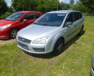 Ford Ford Focus 1,4 Ambiente,Ahk,Klima Gebrauchtwagen