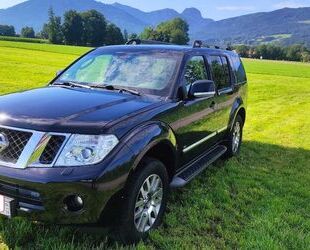 Nissan Nissan Pathfinder 3.0 V6 dCi DPF LE 4WD Automatik Gebrauchtwagen