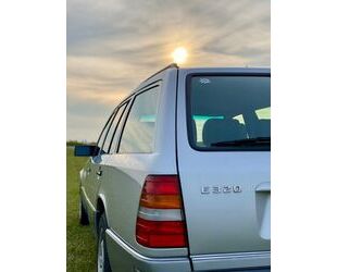 Mercedes-Benz Mercedes-Benz E 320 T | w124 | 224 tkm | Leder sch Gebrauchtwagen