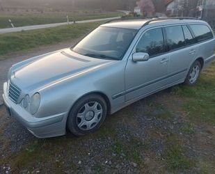 Mercedes-Benz Mercedes-Benz E 200 KOMPRESSOR T CLASSIC Classic Gebrauchtwagen