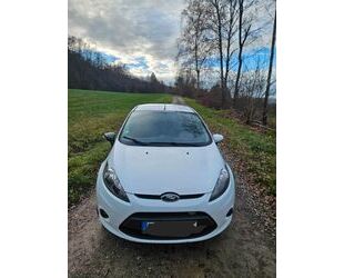 Ford Ford Fiesta 1,4 Trend Autom., AHK, TÜV/AU neu, Kli Gebrauchtwagen