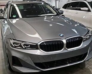 BMW BMW 320d xDrive Touring*Widescreen*1.Hand*Mwst Gebrauchtwagen