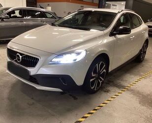 Volvo Volvo V40 Cross Country Pro Leder Navi AHK Pano Gebrauchtwagen