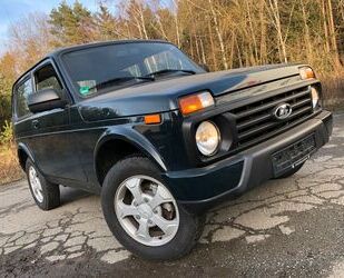 Lada Lada Niva Urban 4x4 AHK 1,9t 1 Hd LM Radio Versieg Gebrauchtwagen