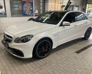 Mercedes-Benz Mercedes-Benz E 63 AMG S 4Matic*KERAMIK*B/O*MASSAG Gebrauchtwagen