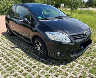 Toyota Toyota Auris 1,6-l-Valvematic Life+ schwarz 3-Türe Gebrauchtwagen